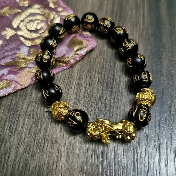 Black beads bracelets with gold detailing and dragon spacer - Picture 4 of 5